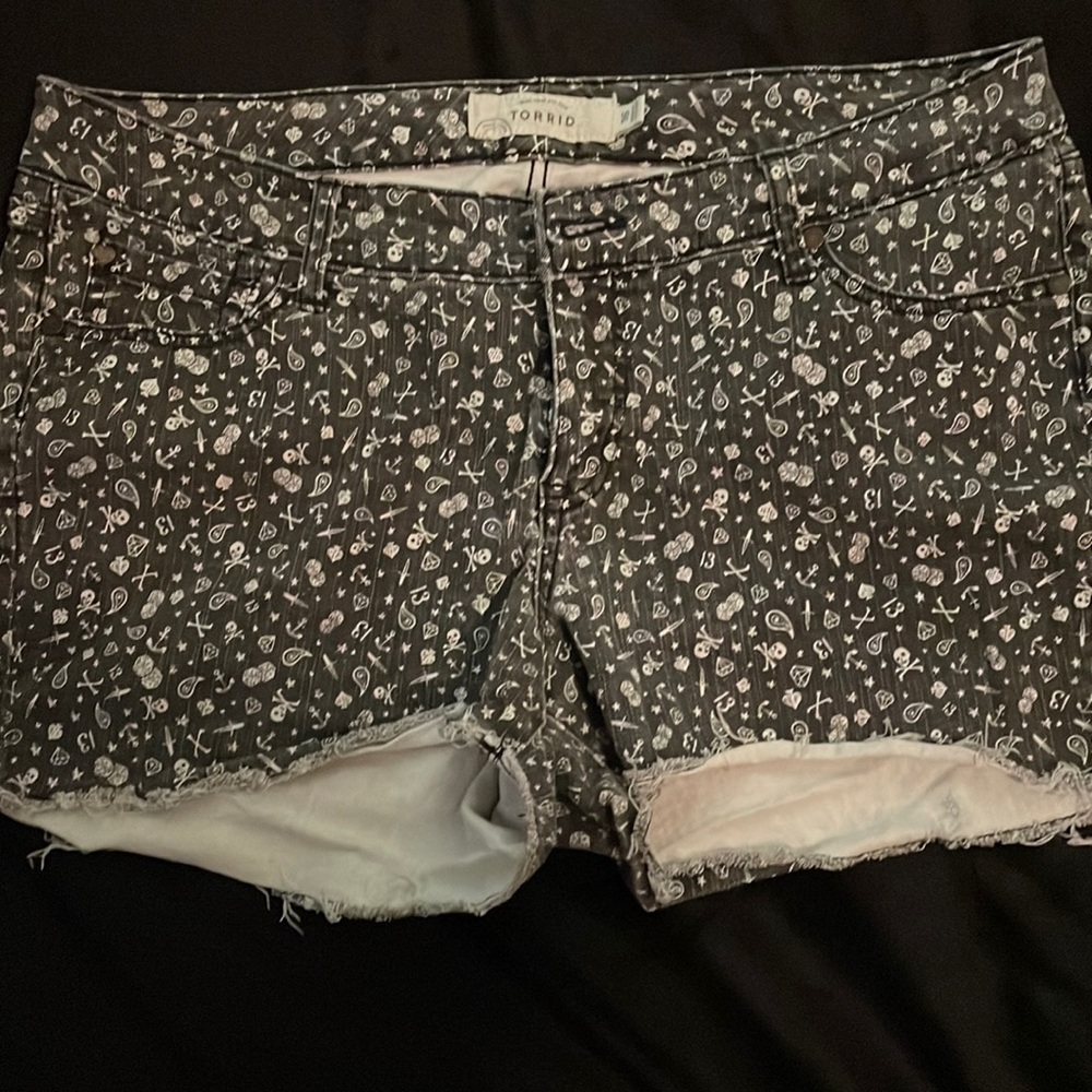 Size 16 torrid tattoo art shorts